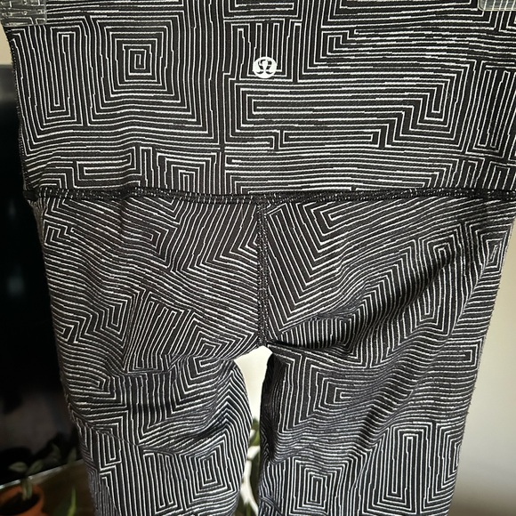 Lululemon Wunder Unders in EUC - Picture 8 of 9
